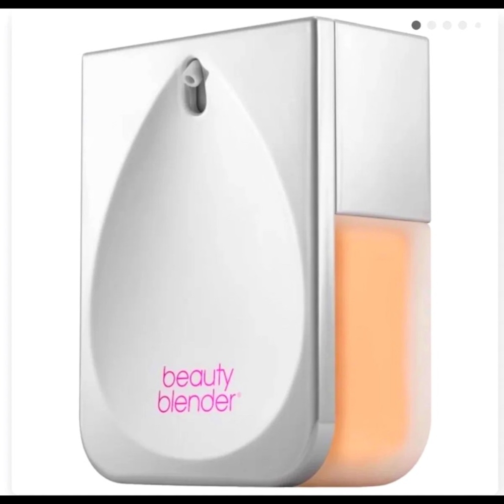 Beauty Blender Foundation - Picture 3 of 10